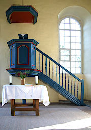 Altar und Kanzel der Waldenserkirche Gewissenruh